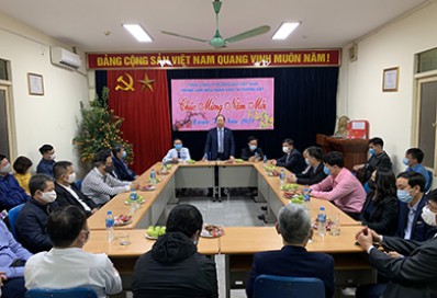 Xúc động chuyến tàu cuối cùng của năm Canh Tý